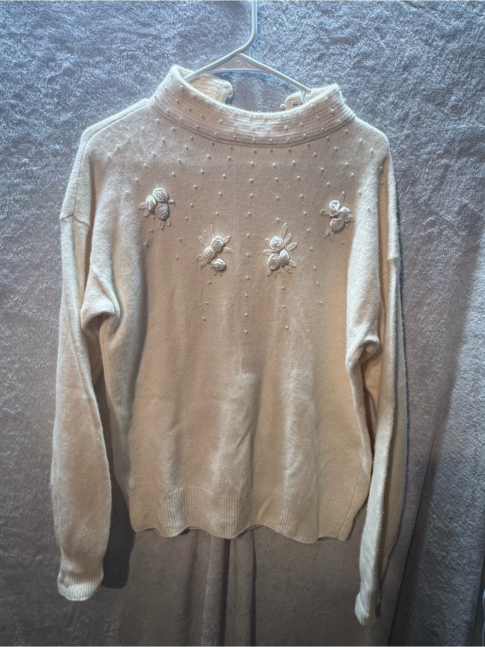 Vintage Dividends Lambswool Angora Pearl Floral Sweater | Medium